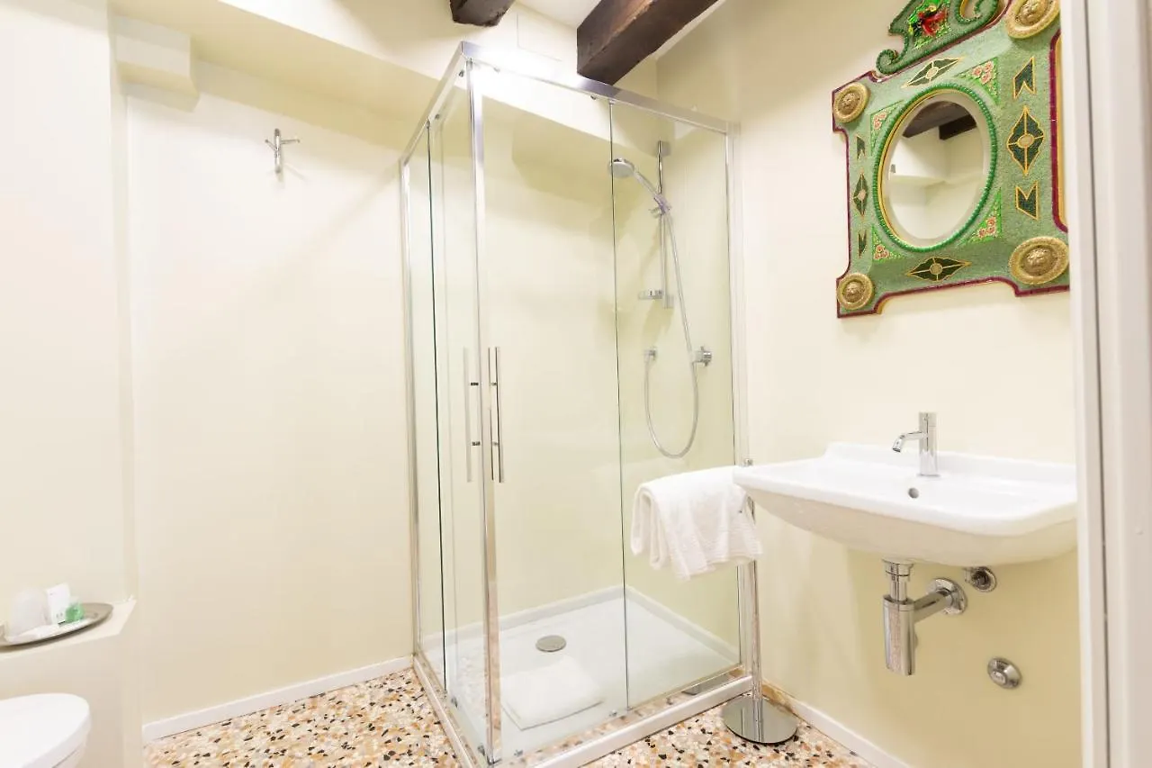 ונציה Granda Sweet Suites 3*,  איטליה