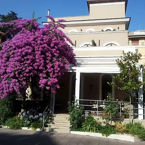 villa-pirandello.it-romehotels.com/